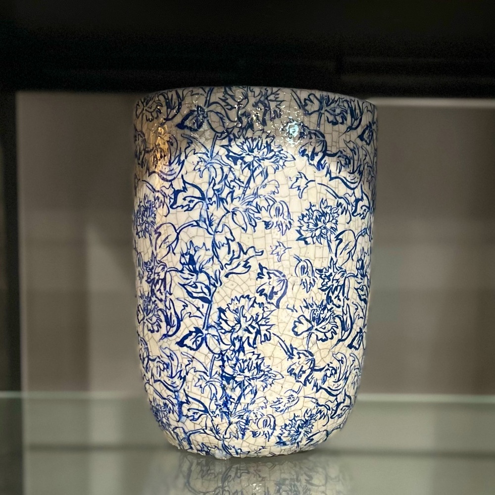 🤍 Cottage-core blue and white floral vase